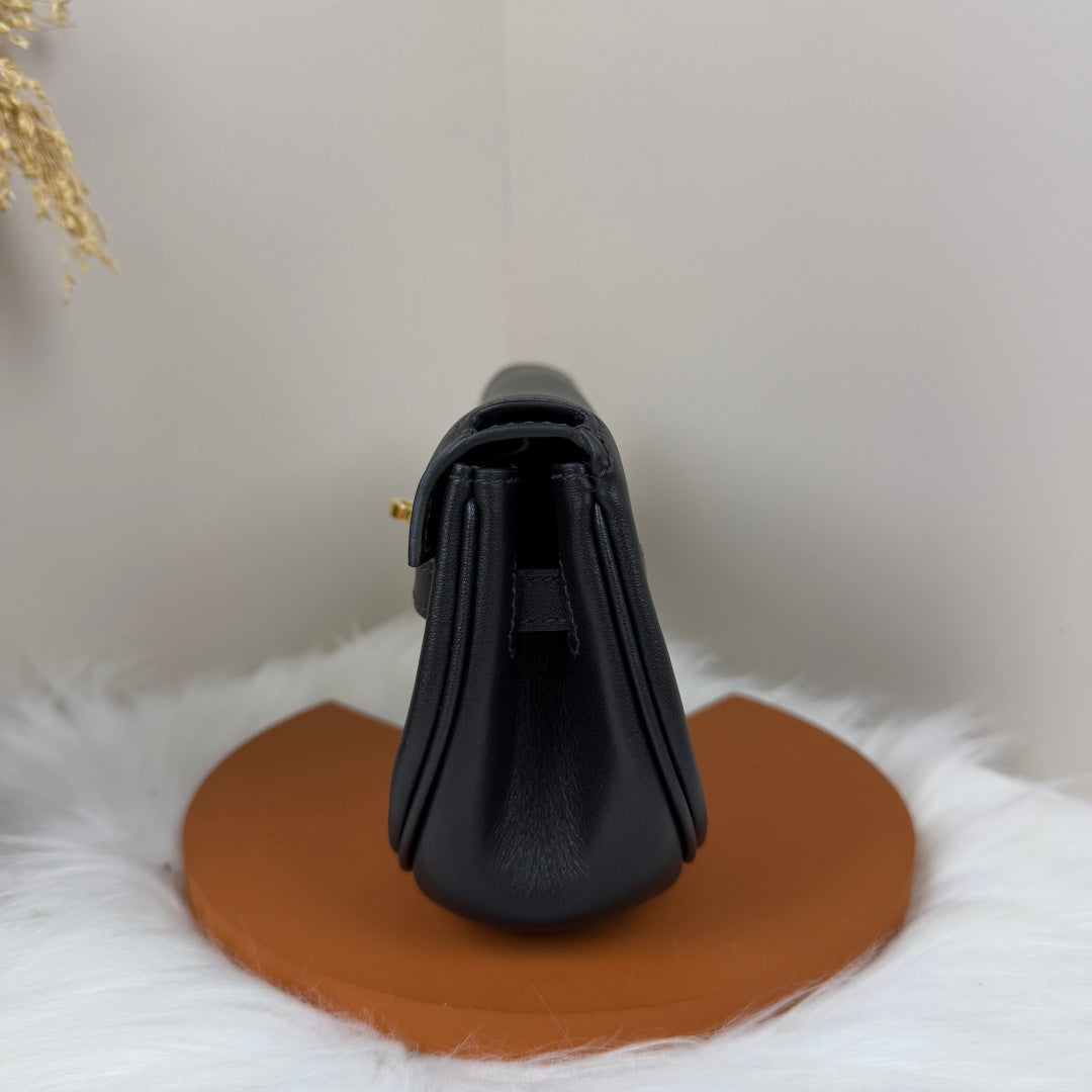 Kelly Move Moon Bag – Swift Leather, Gold hardware