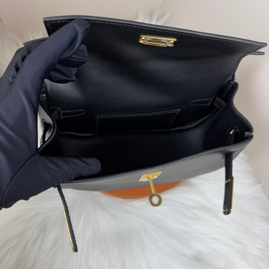 Kelly Move Moon Bag – Swift Leather, Gold hardware