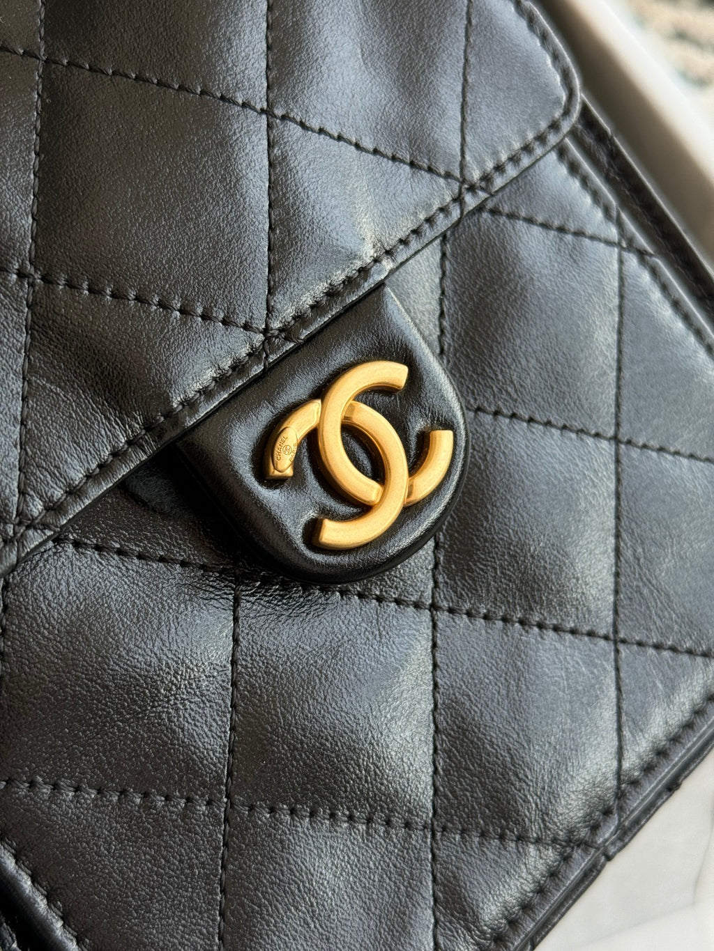 25 Medium Quilted Hobo Handbag