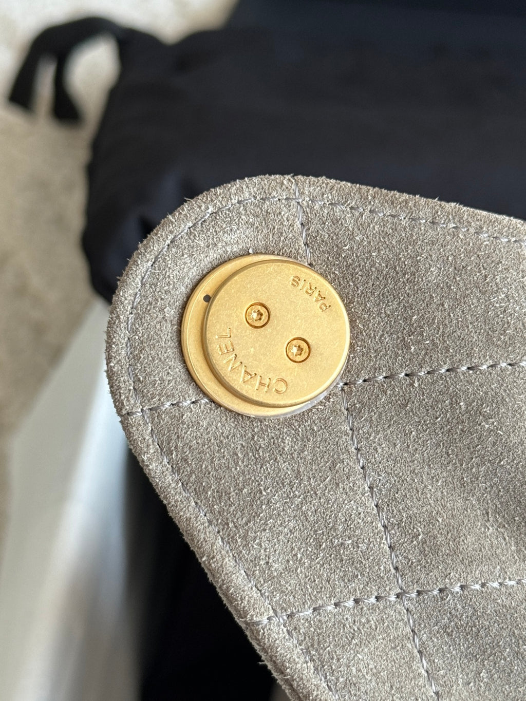 25 Medium Quilted Handbag