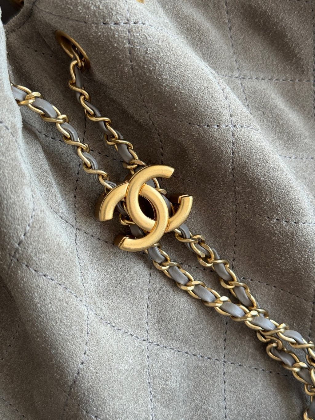 25 Medium Quilted Handbag