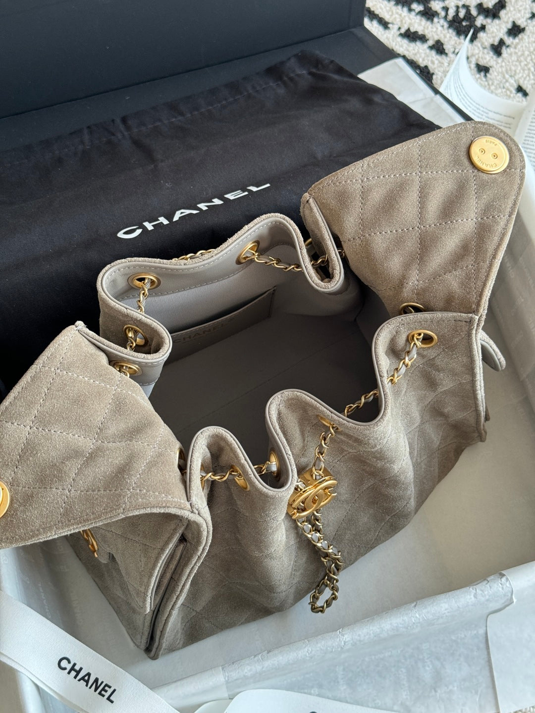 25 Medium Quilted Handbag