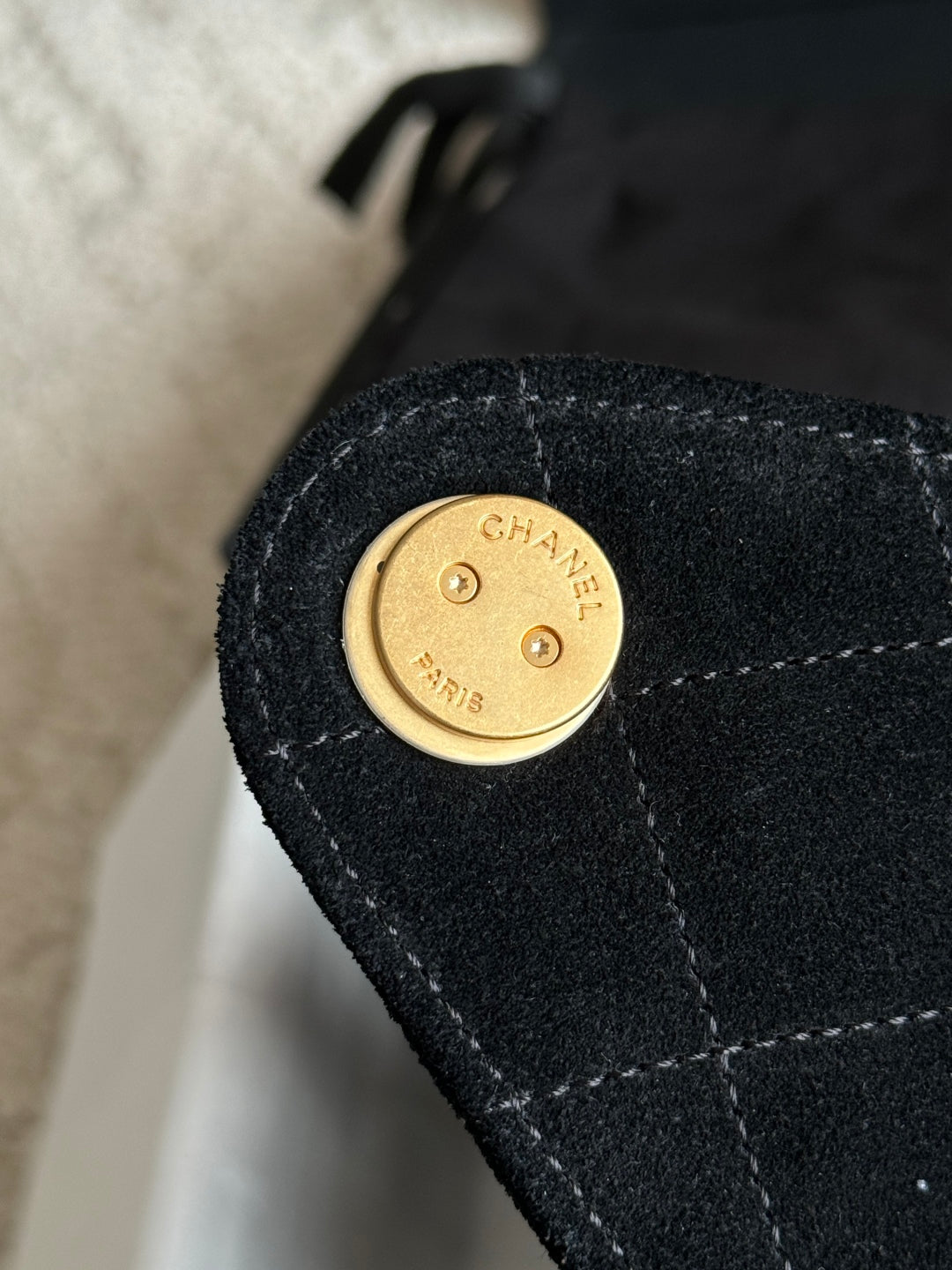 25 Medium Quilted Handbag