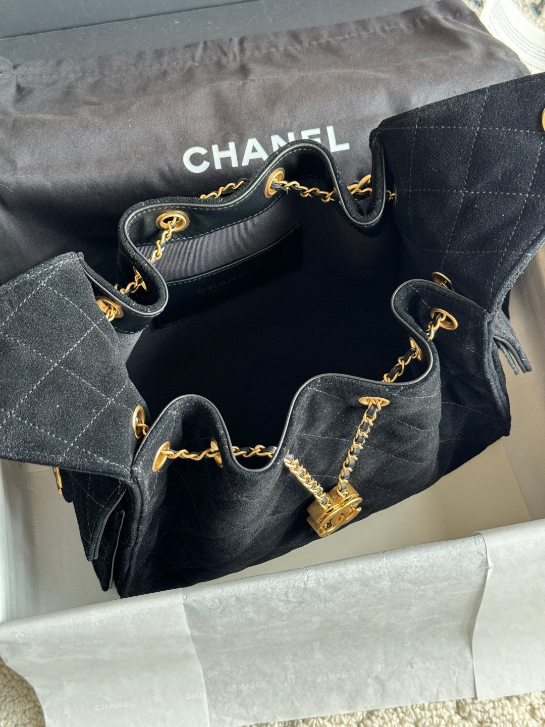 25 Medium Quilted Handbag