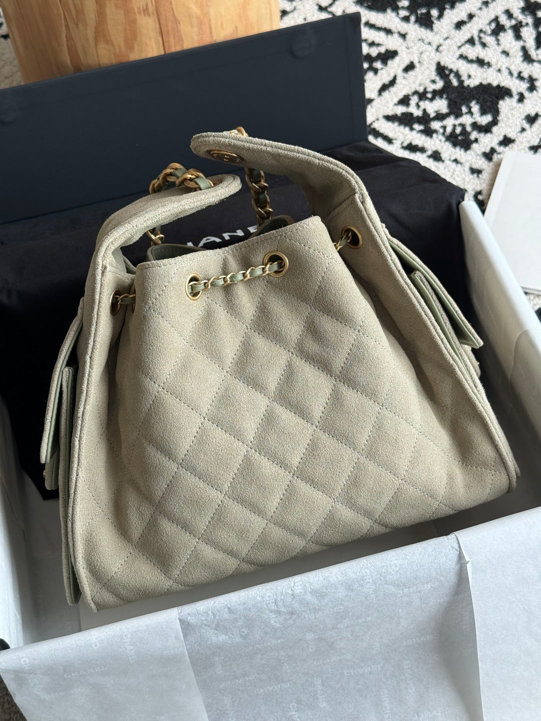 25 Medium Quilted Handbag