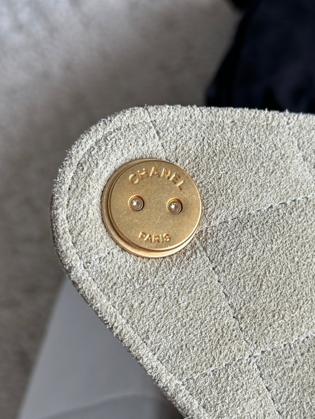 25 Medium Quilted Handbag