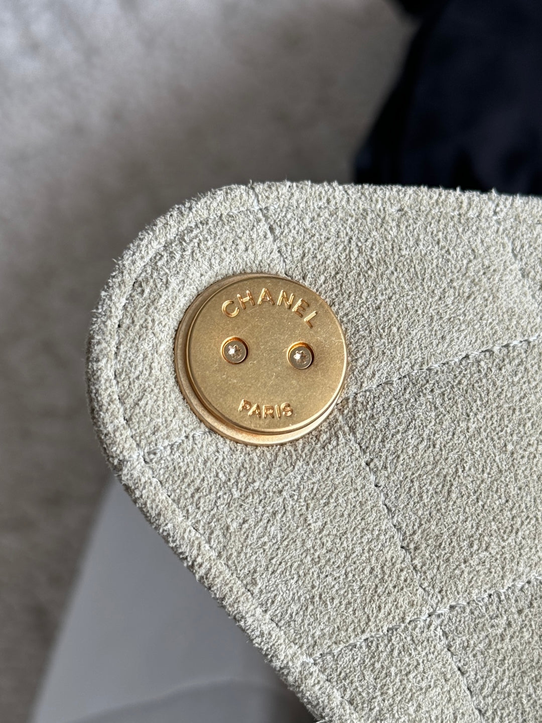 25 Medium Quilted Handbag