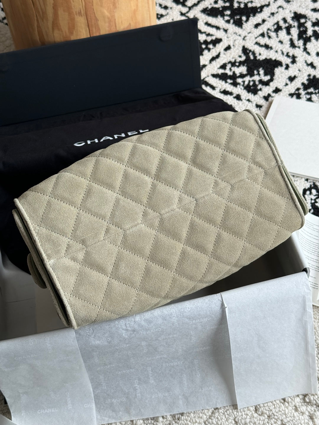 25 Medium Quilted Handbag