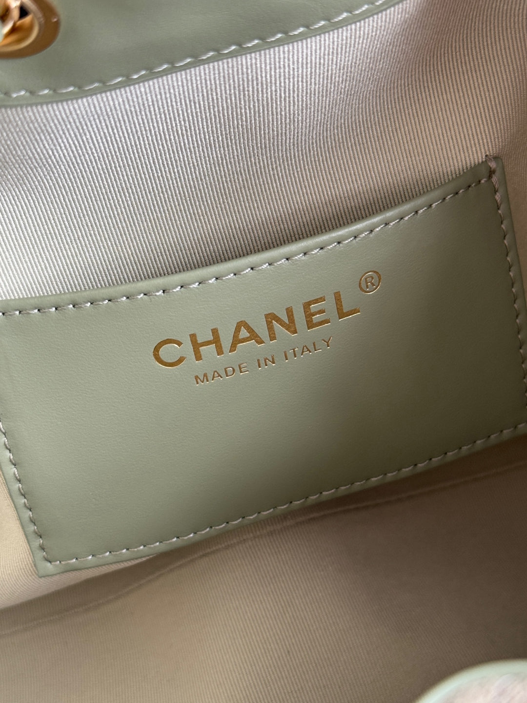 25 Medium Quilted Handbag