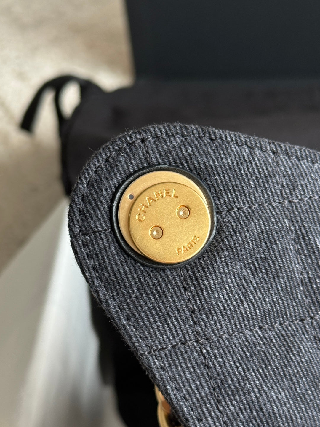 25 Medium Quilted Handbag