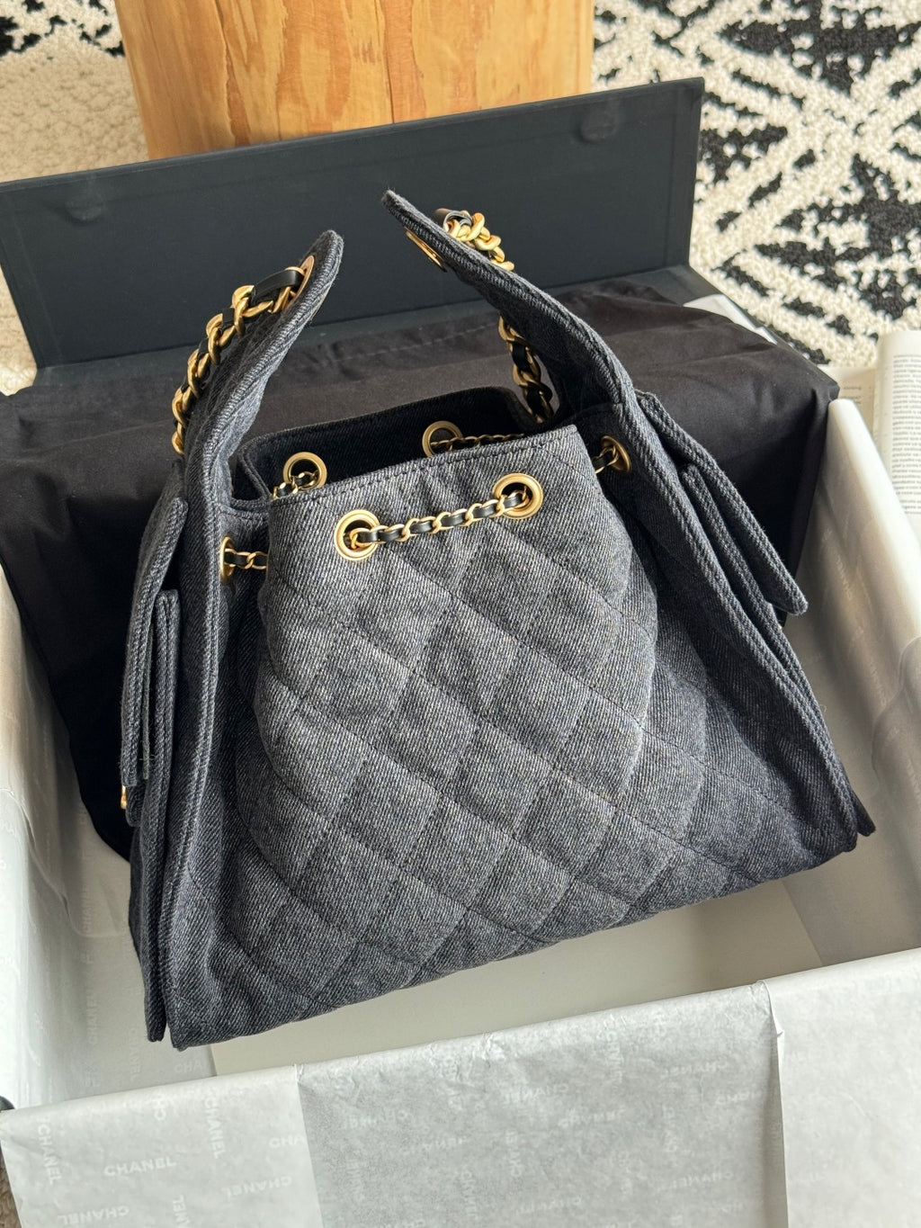 25 Medium Quilted Handbag