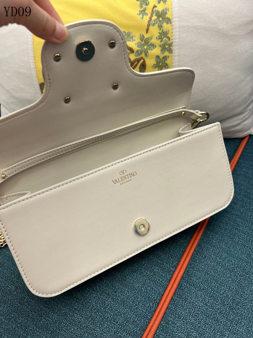 Garavani VLogo Signature Bag