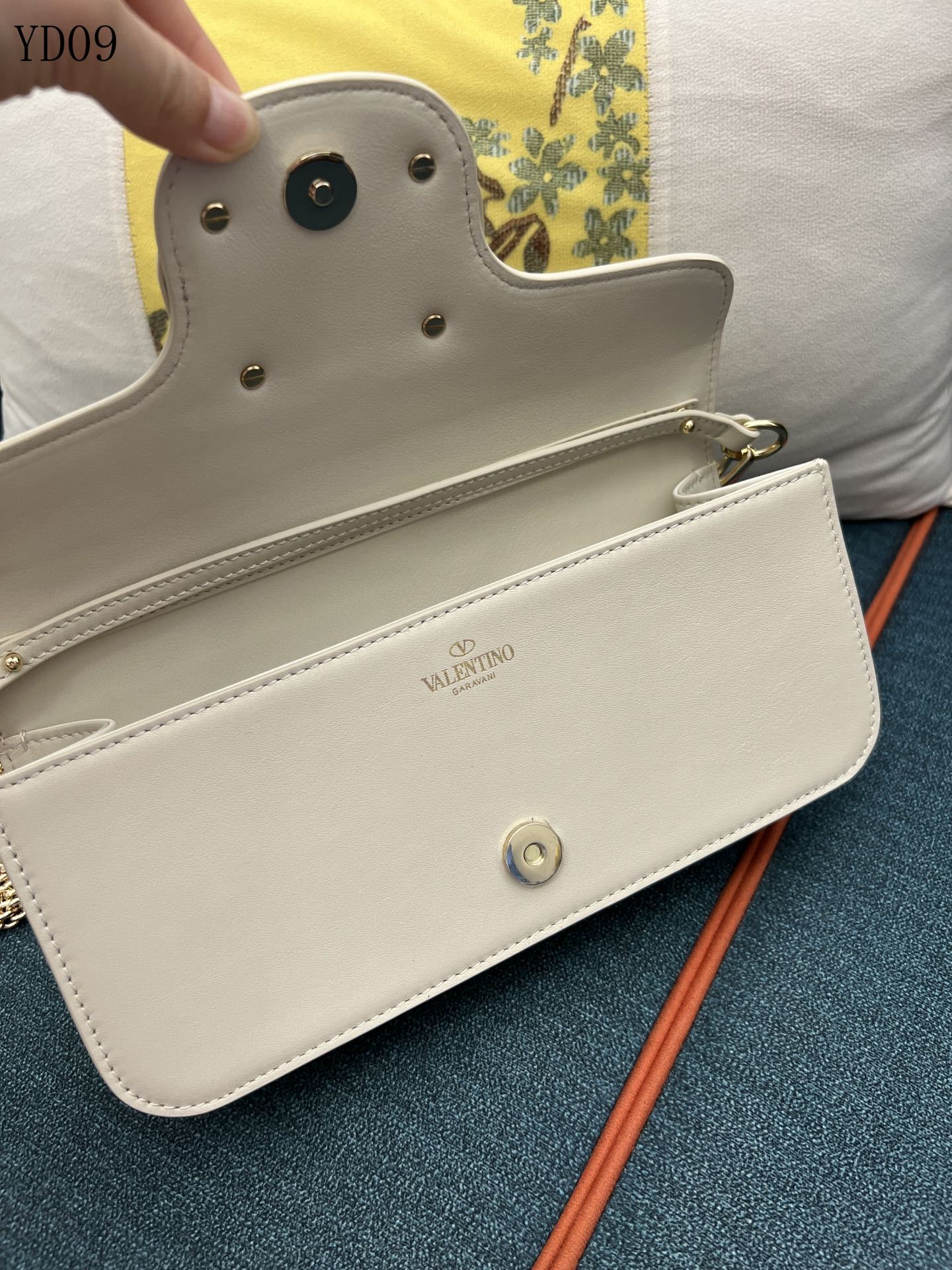 Garavani VLogo Signature Bag