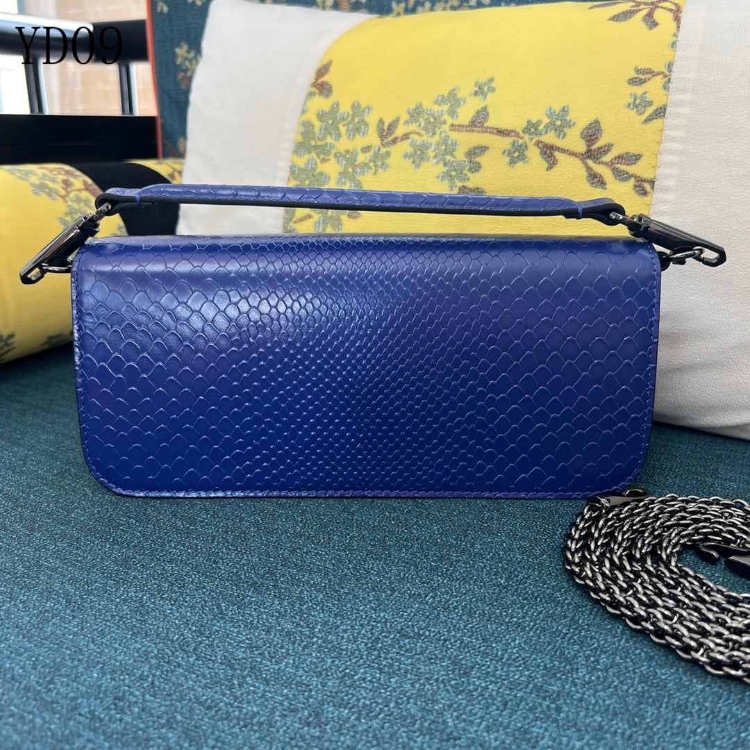 Garavani VLogo Signature Ayers Leather Bag