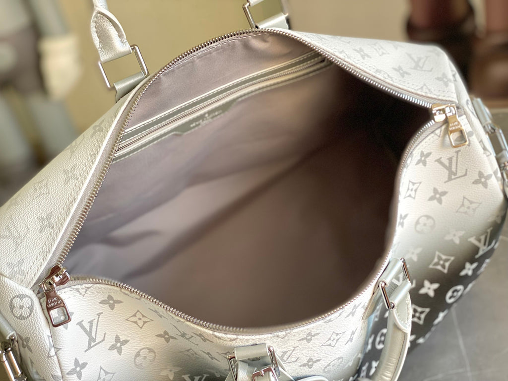 Keepall Bandoulière 50 – Monogram Eclipse Gradient Silver Edition