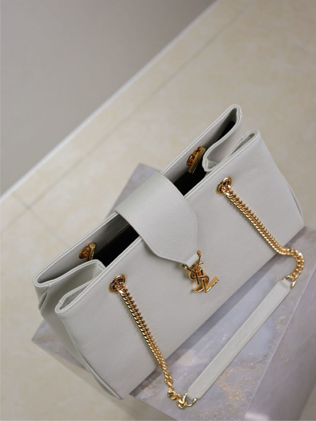 Grain Leather Chain Shoulder Bag