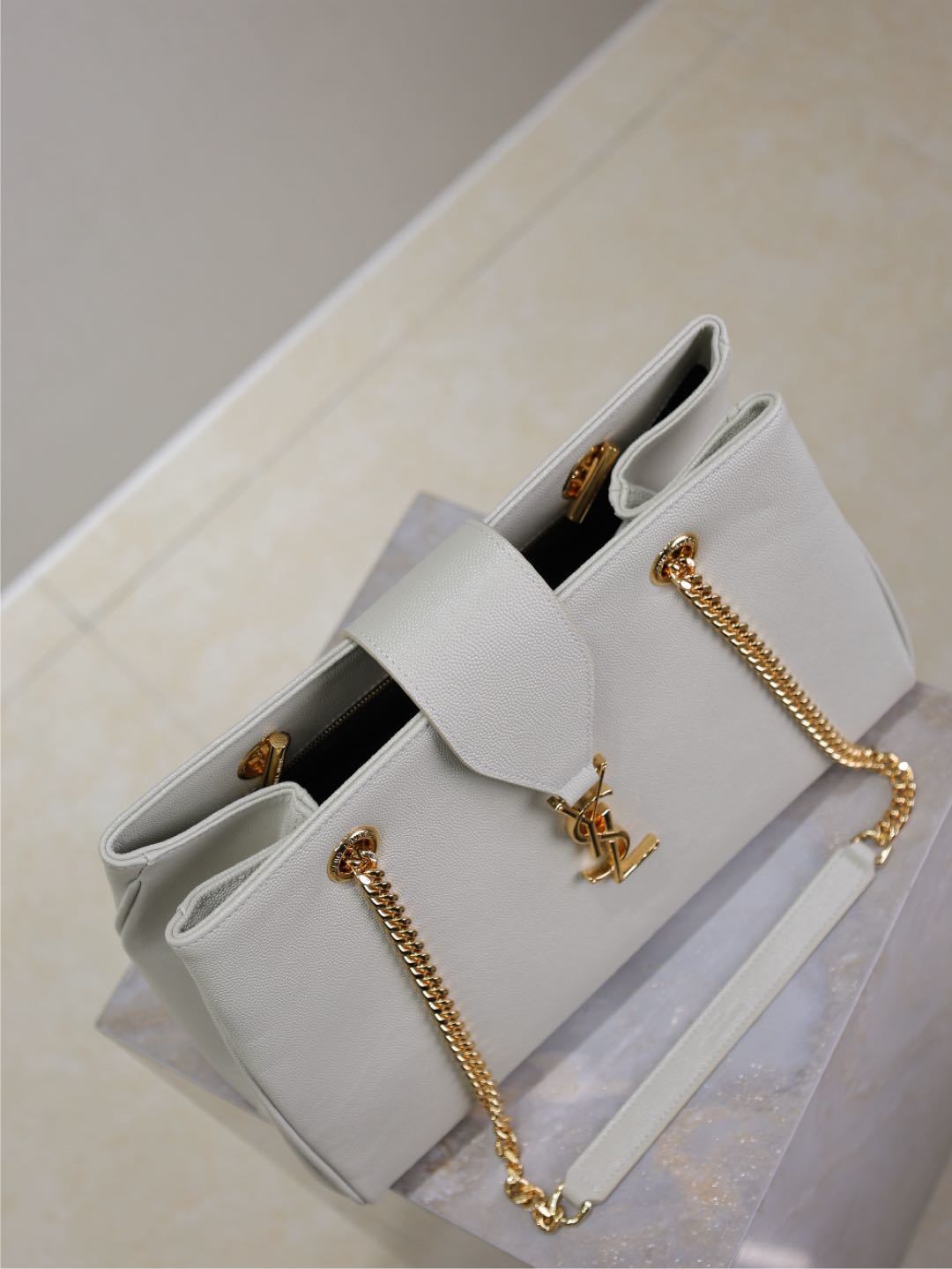 Grain Leather Chain Shoulder Bag