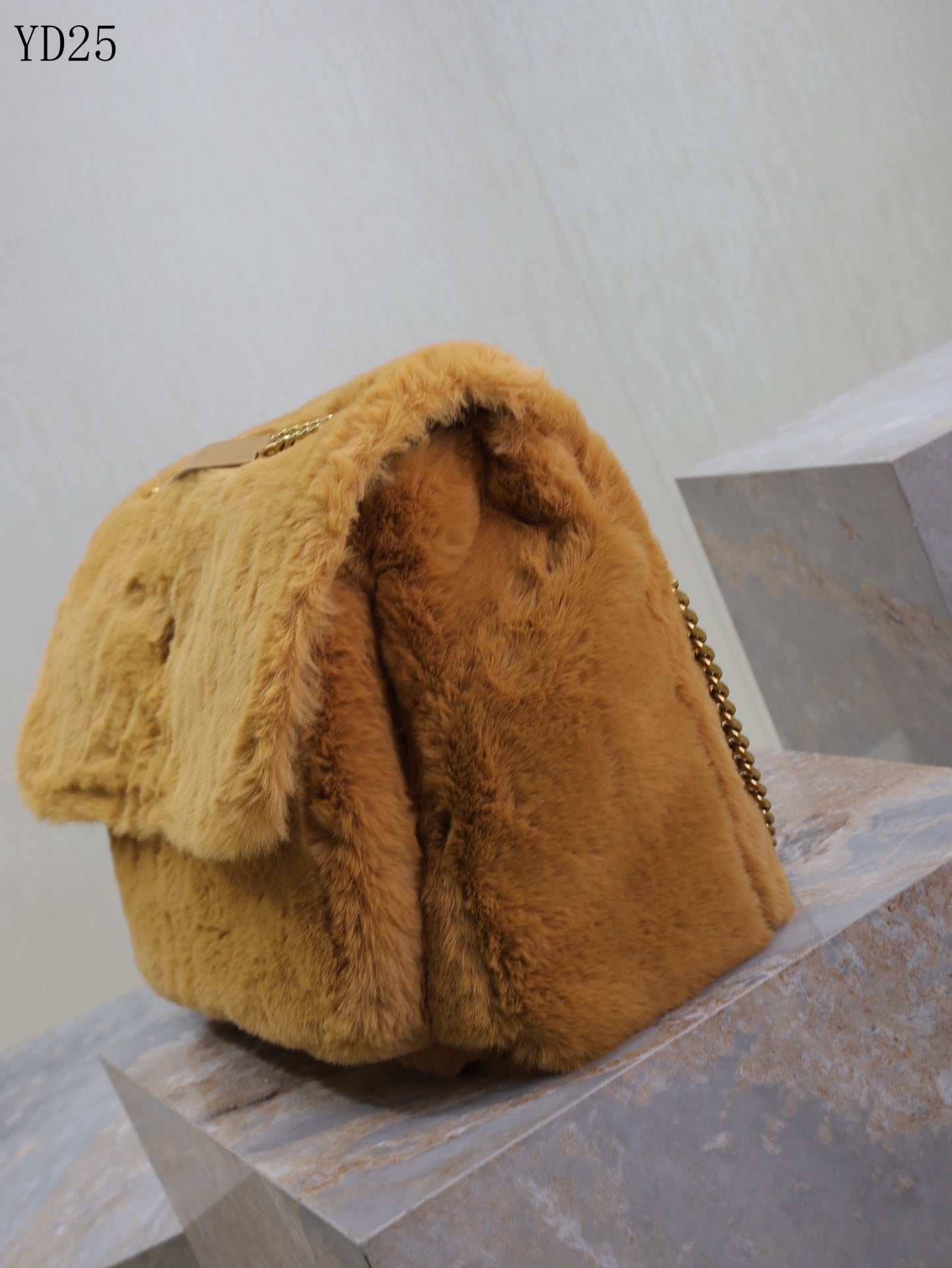 Niki Large in Shearling Bag