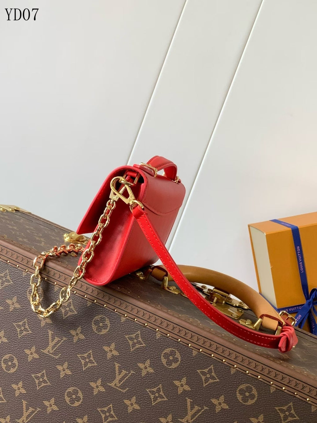 Capucines Wallet on Chain Bag