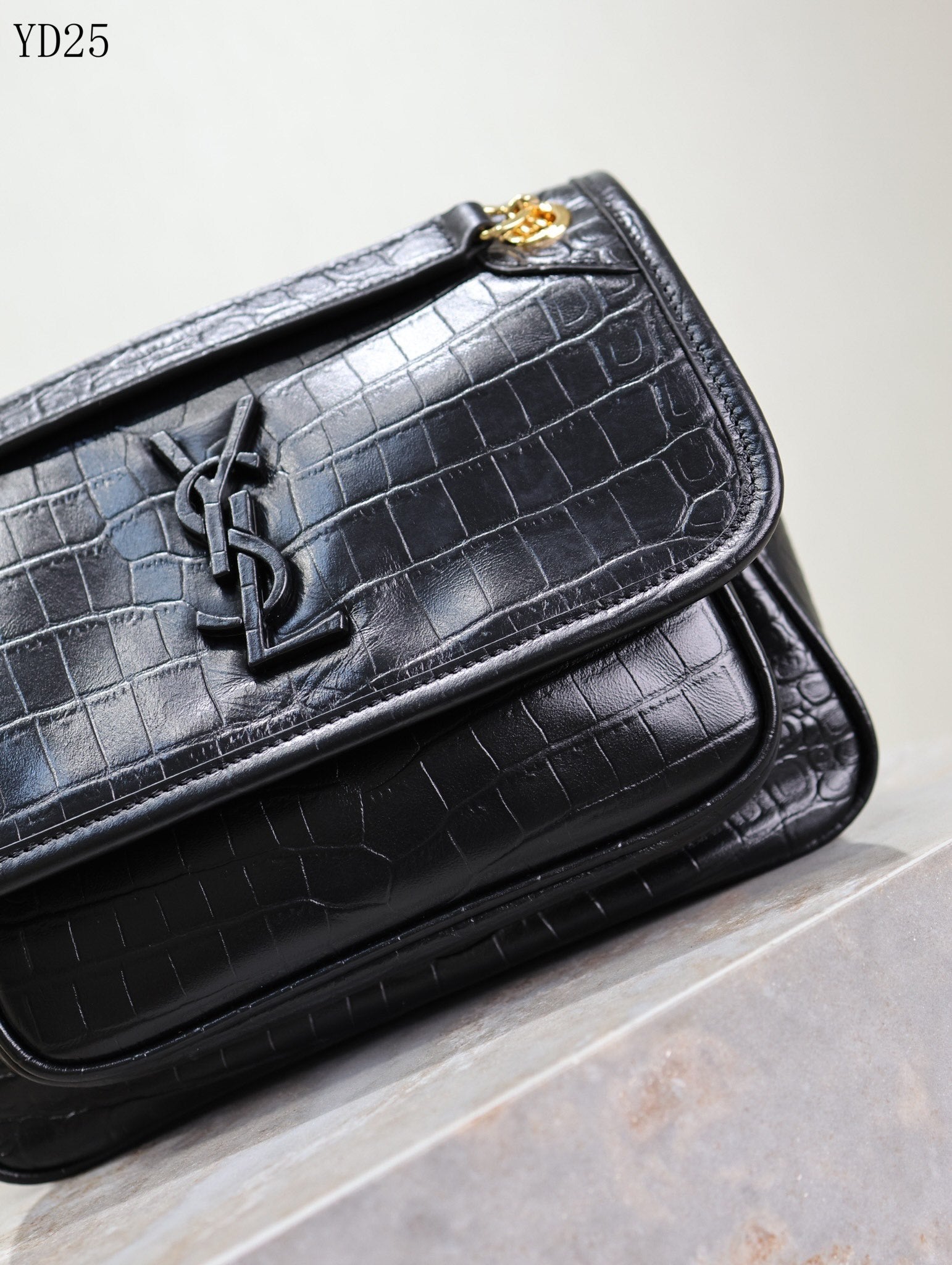 Niki Medium Patent Leather Shoulder Bag