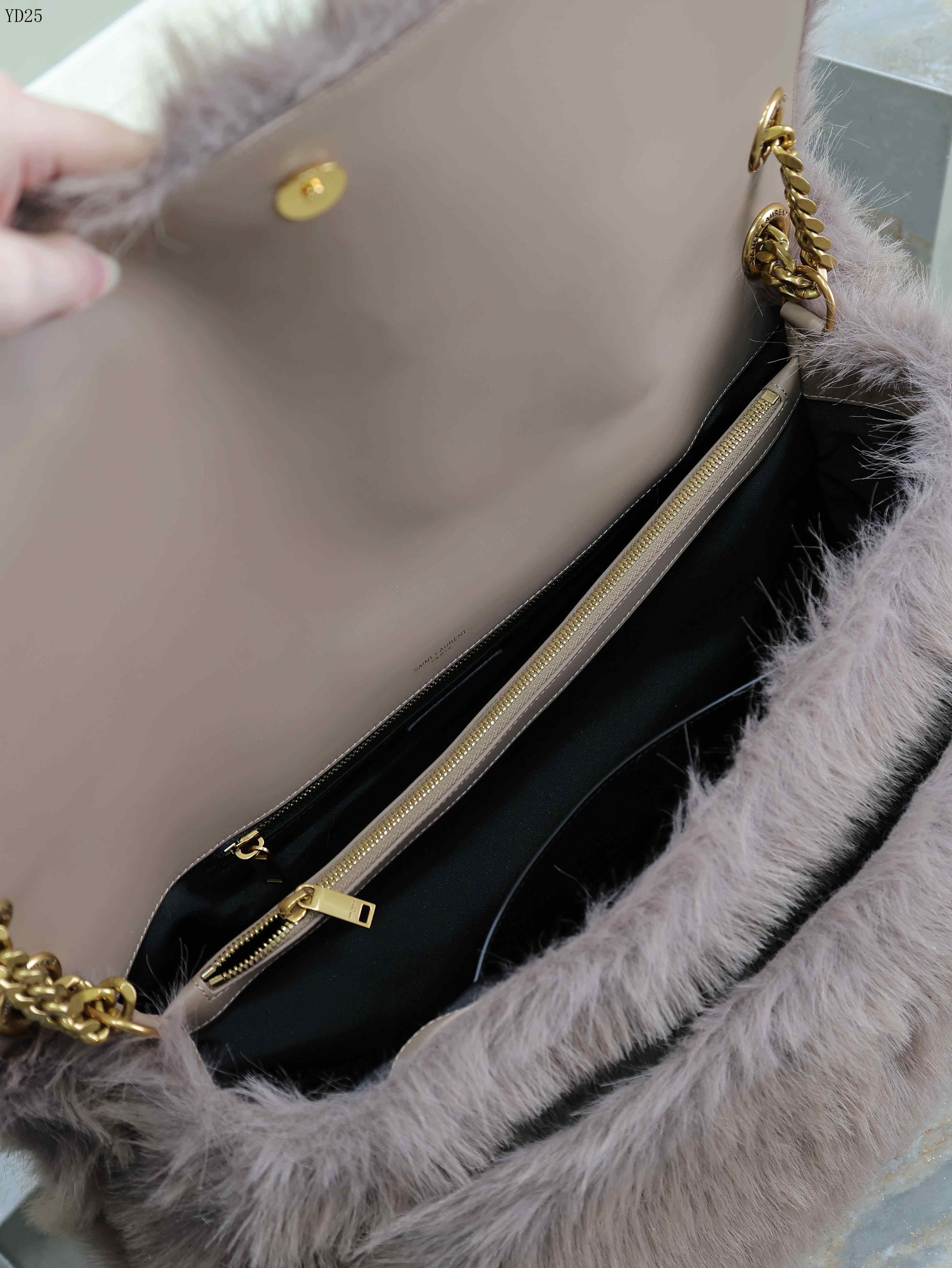 Niki Large in Shearling Bag