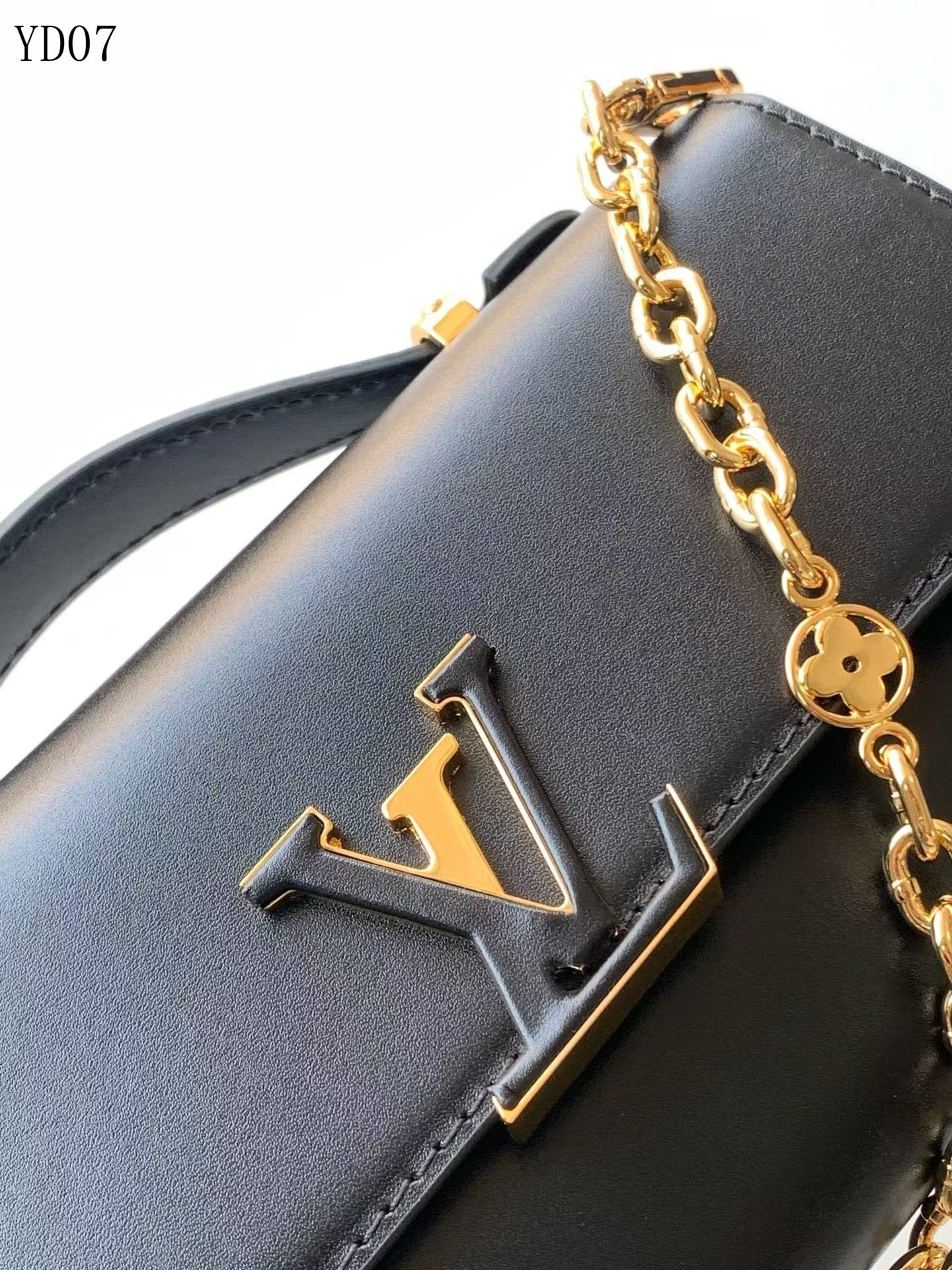 Capucines Wallet on Chain Bag