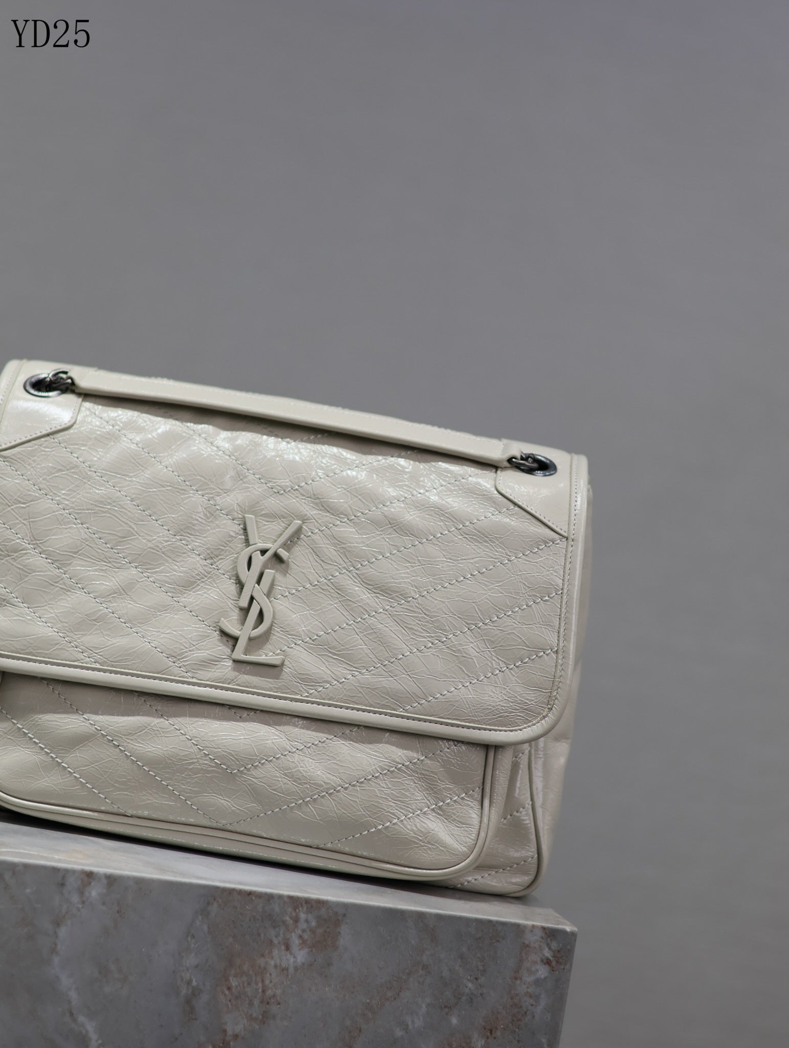 Niki Medium Leather Shoulder Bag