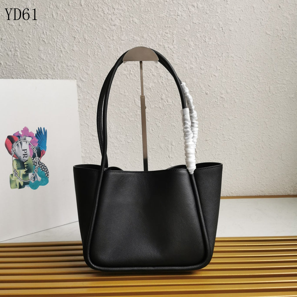 Tote Bag in Soft Grain Leather