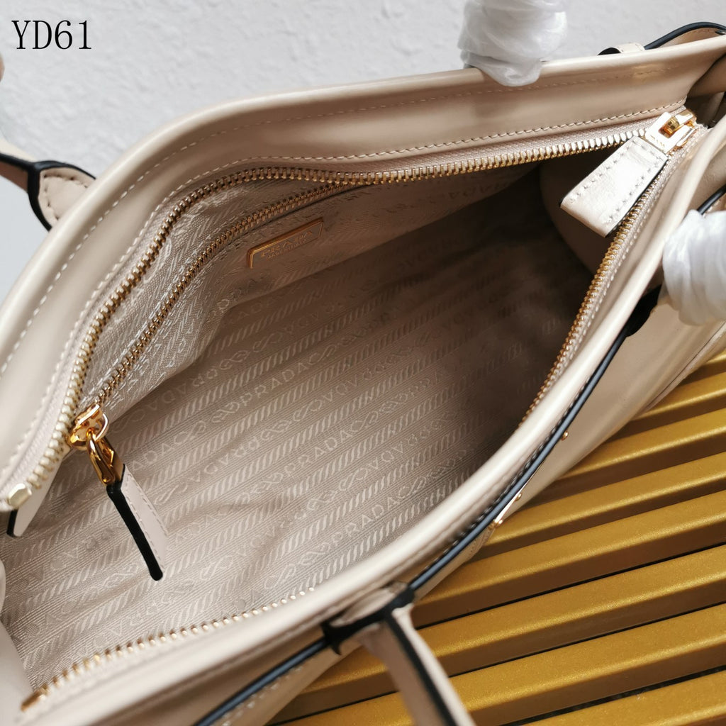 Bonnie Medium Leather Handbag