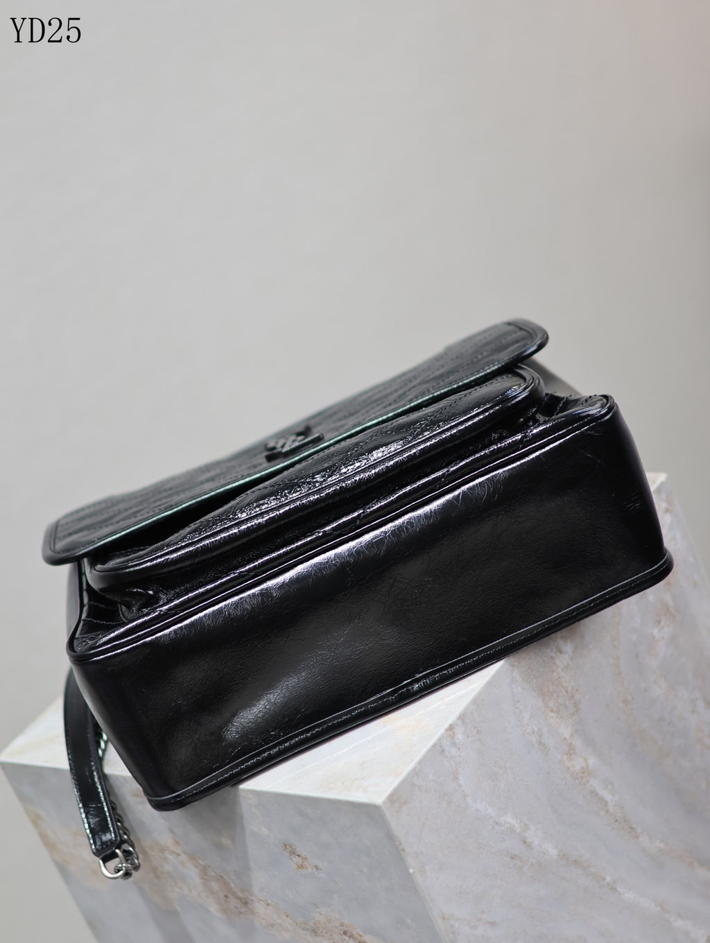 Niki Medium Leather Shoulder Bag