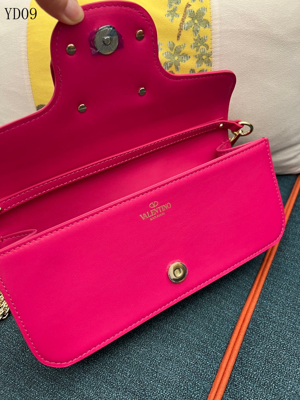 Garavani VLogo Signature Bag