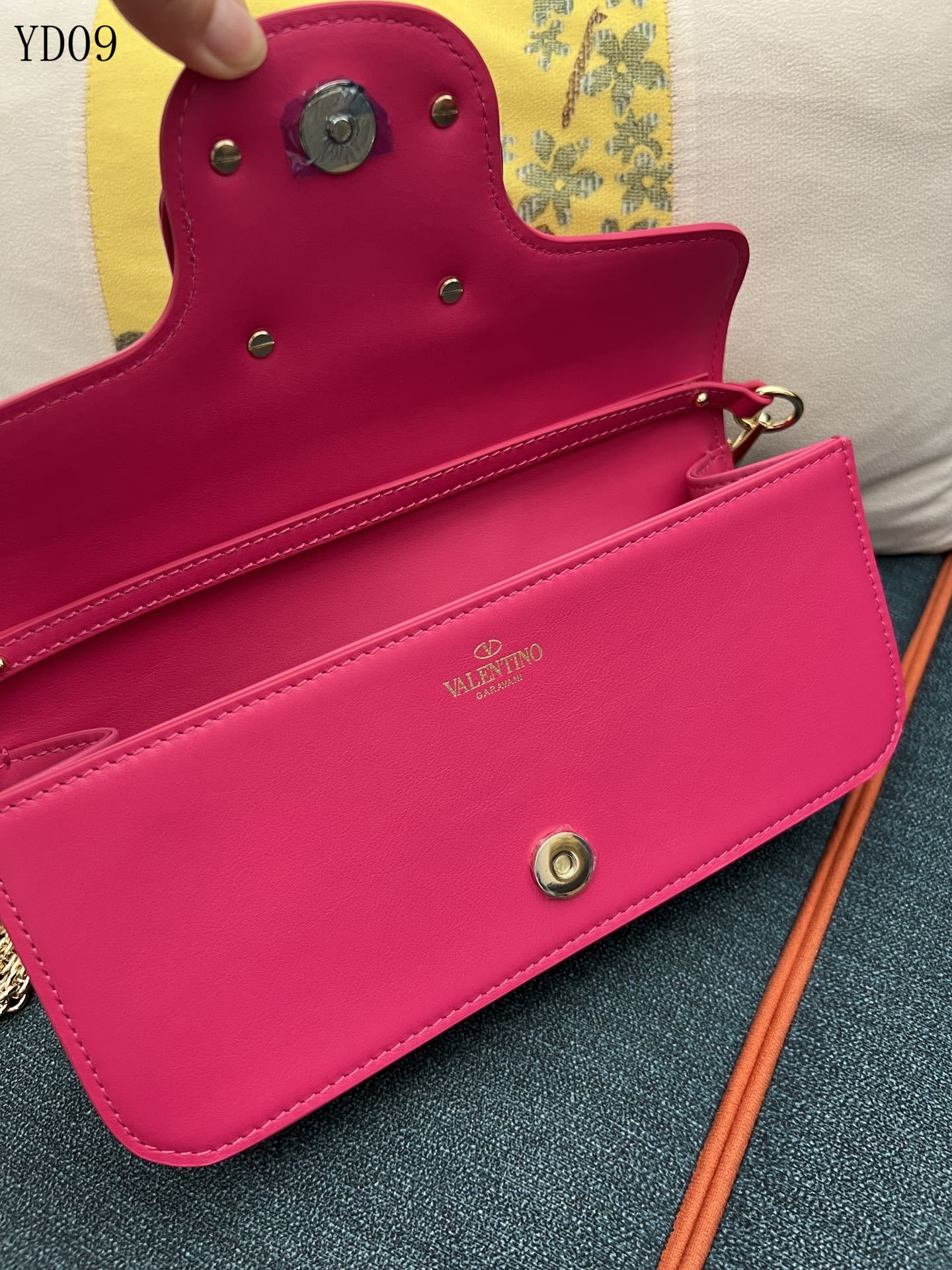 Garavani VLogo Signature Bag