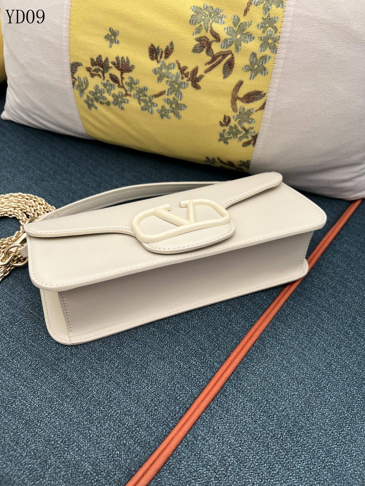 Garavani VLogo Signature Bag