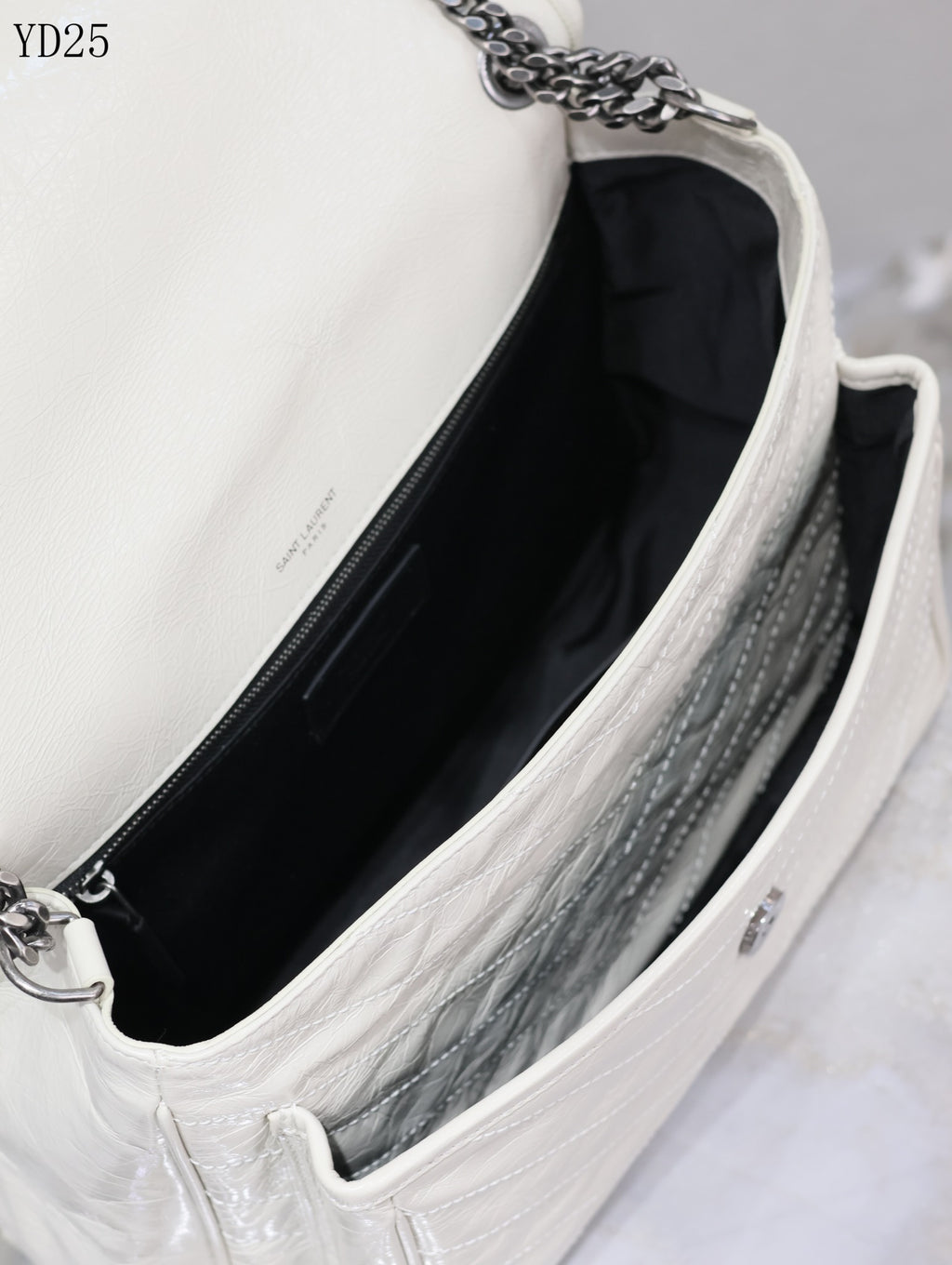 Niki Medium Leather Shoulder Bag