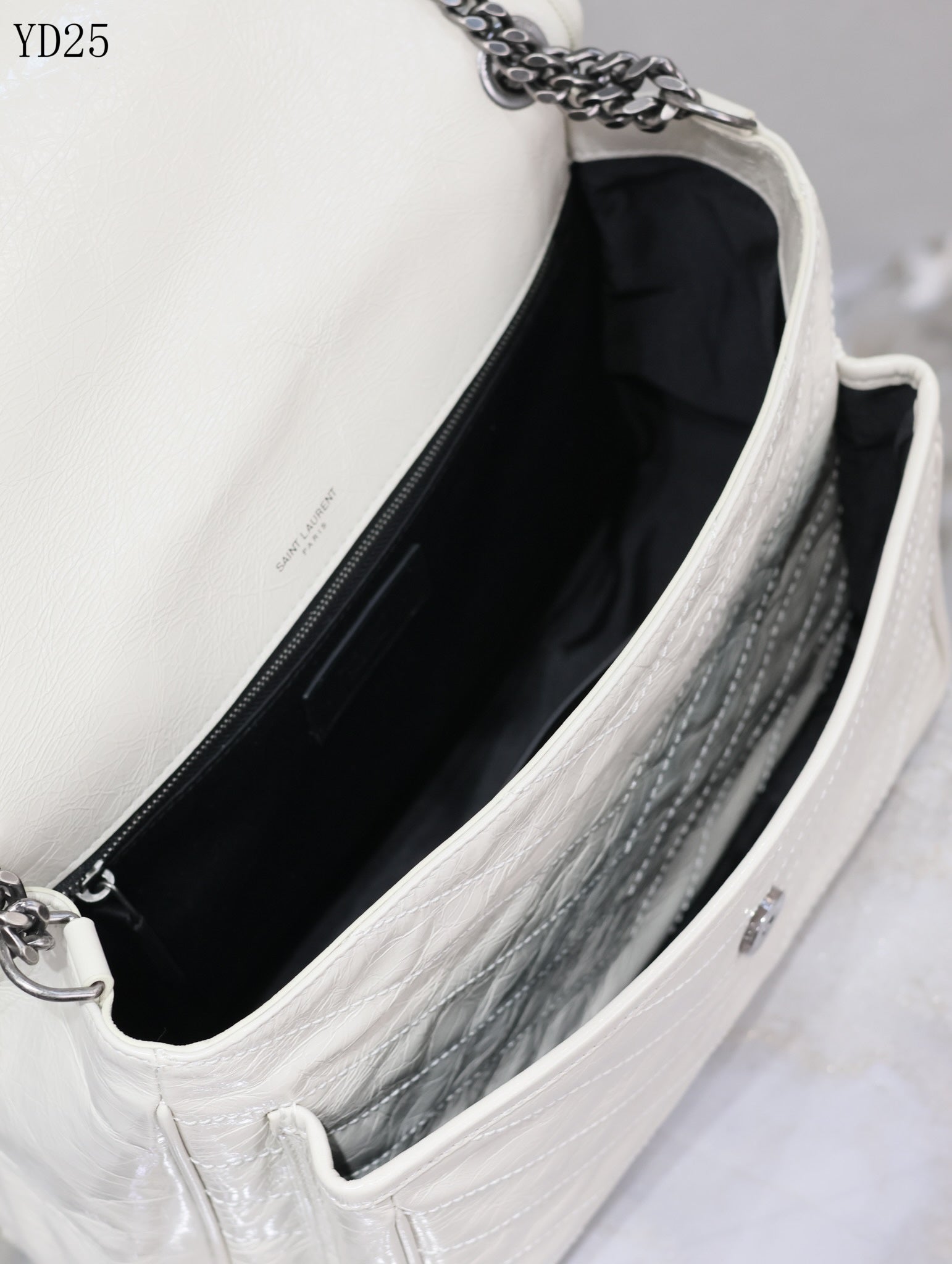 Niki Medium Leather Shoulder Bag