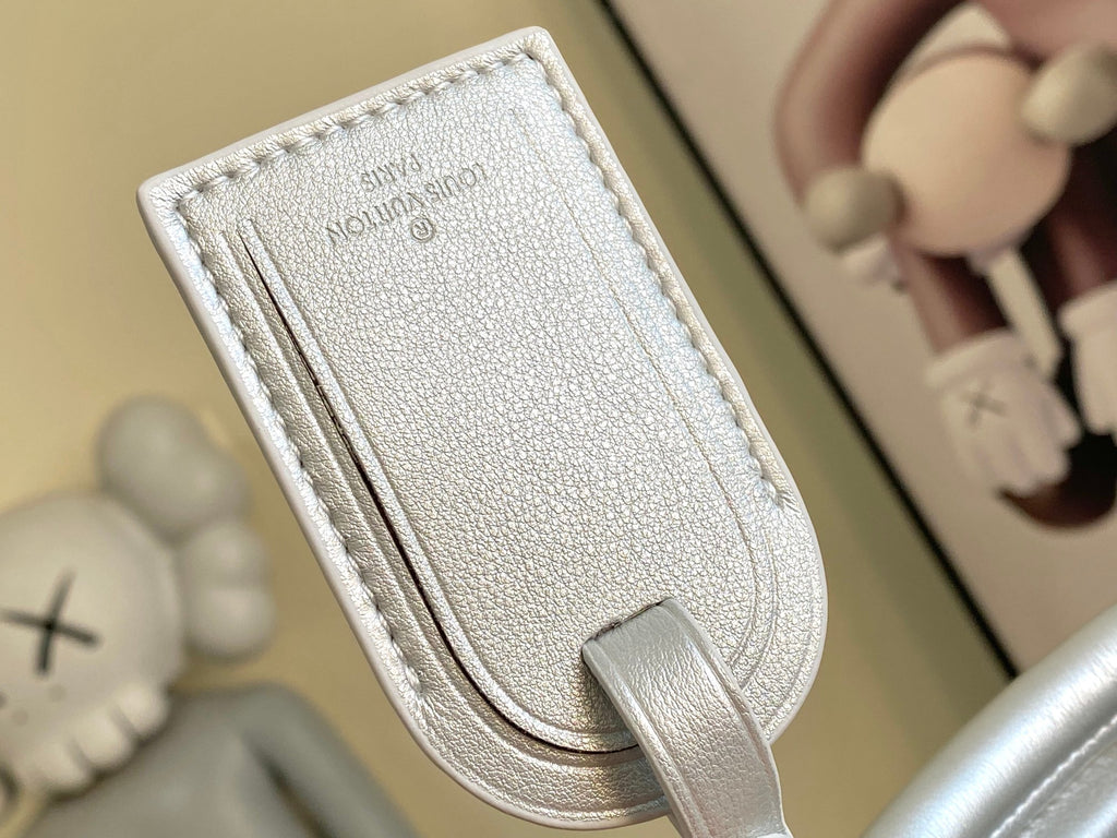 Keepall Bandoulière 50 – Monogram Eclipse Gradient Silver Edition