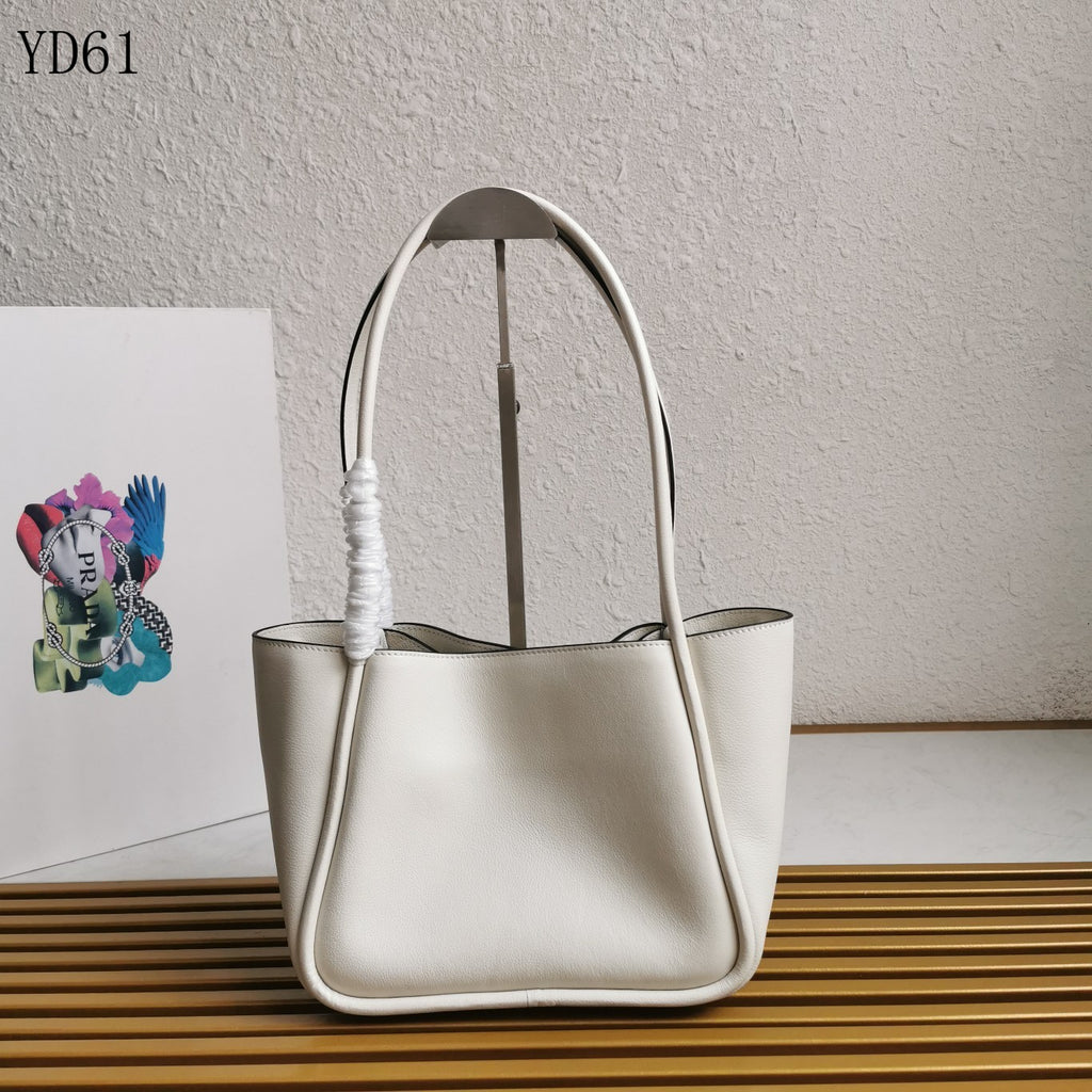 Tote Bag in Soft Grain Leather