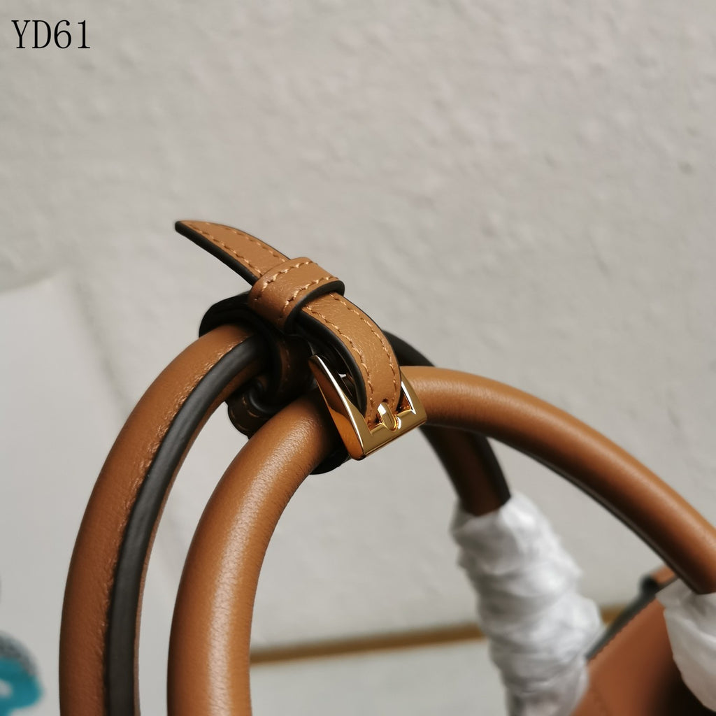 Buckle Belted Medium Leather Tote Bag