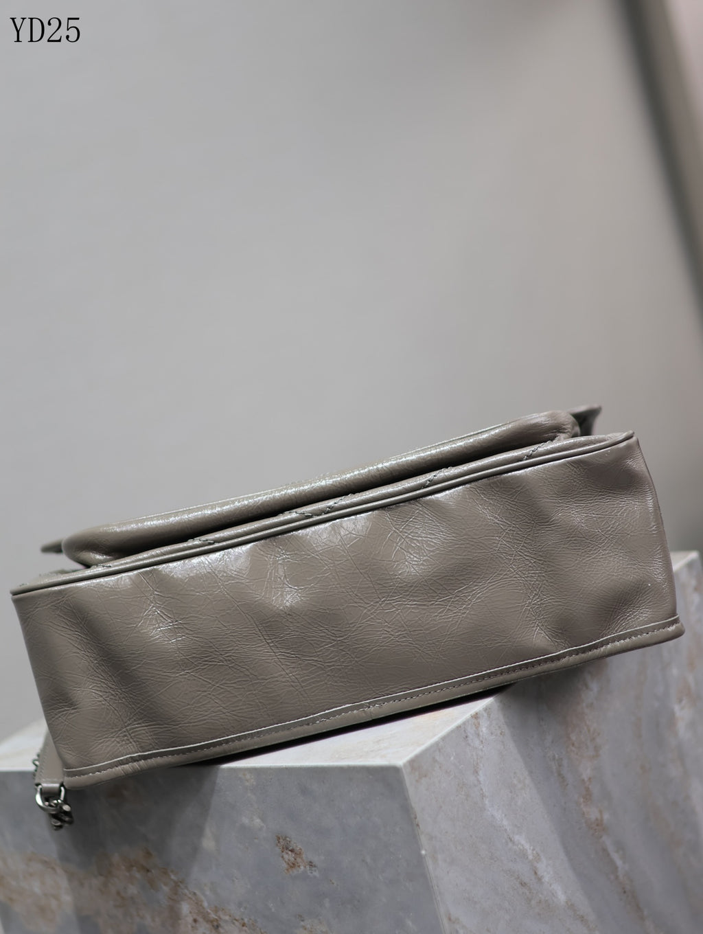 Niki Medium Leather Shoulder Bag