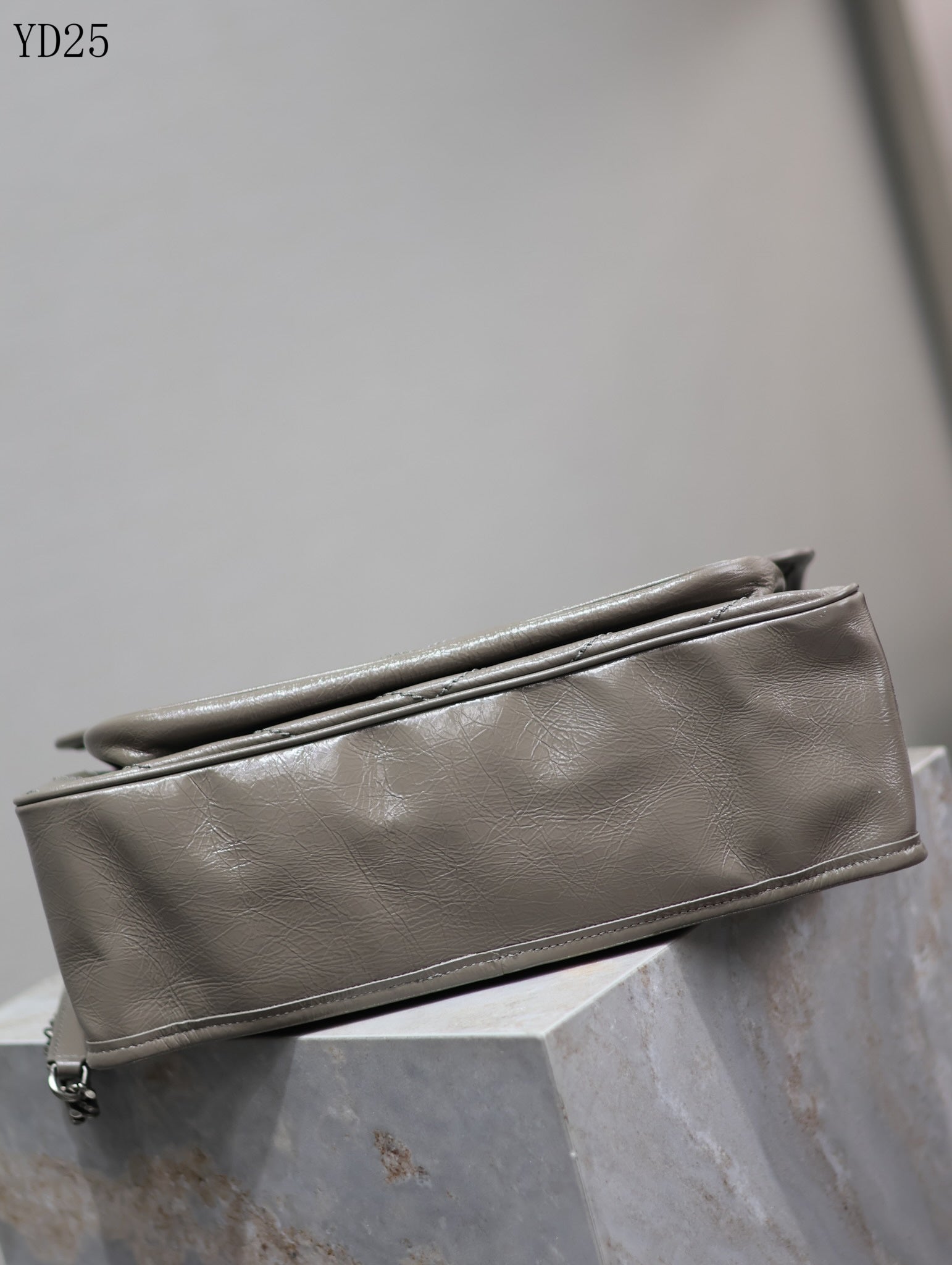 Niki Medium Leather Shoulder Bag