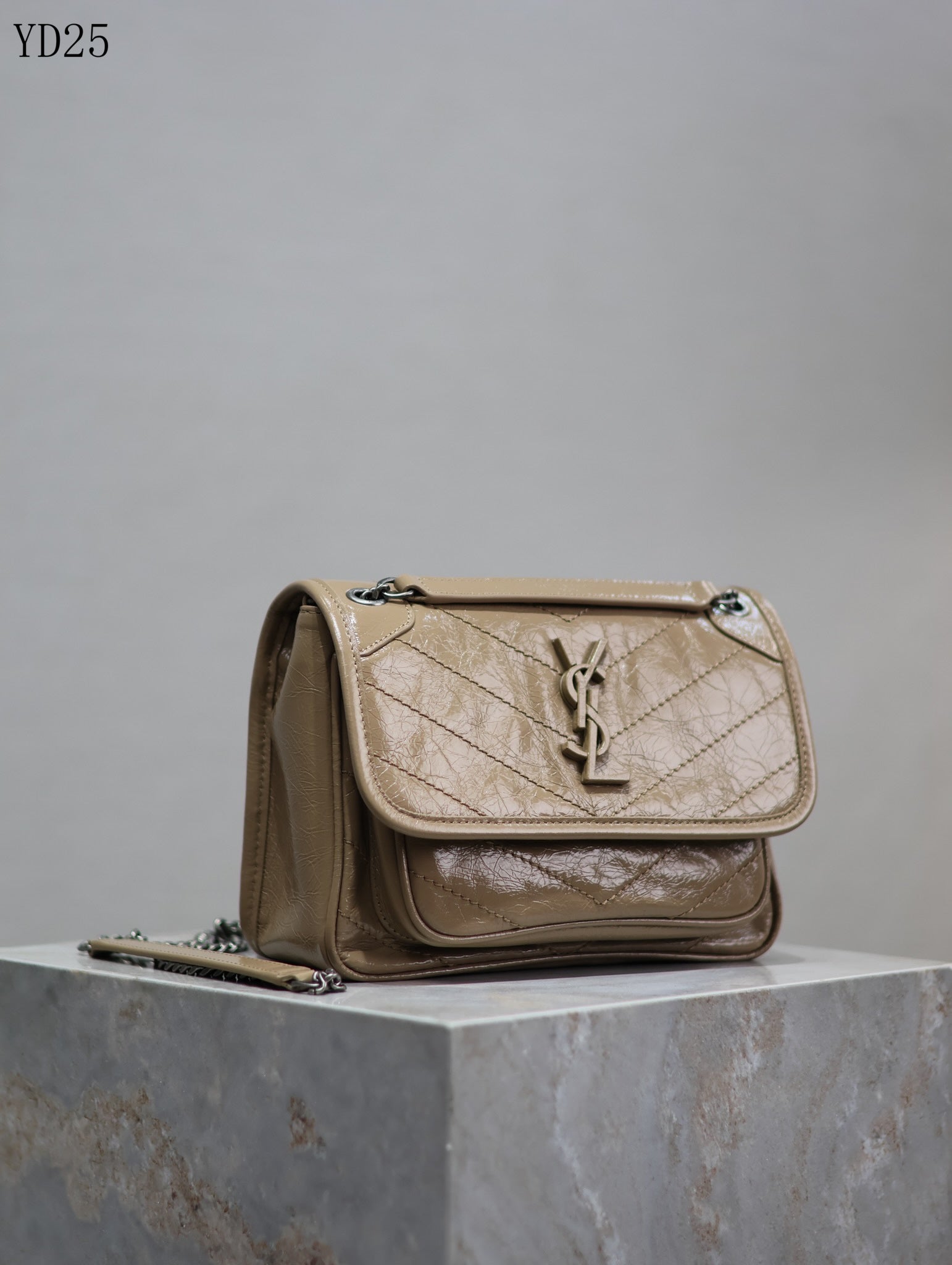 Niki Medium Patent Leather Shoulder Bag