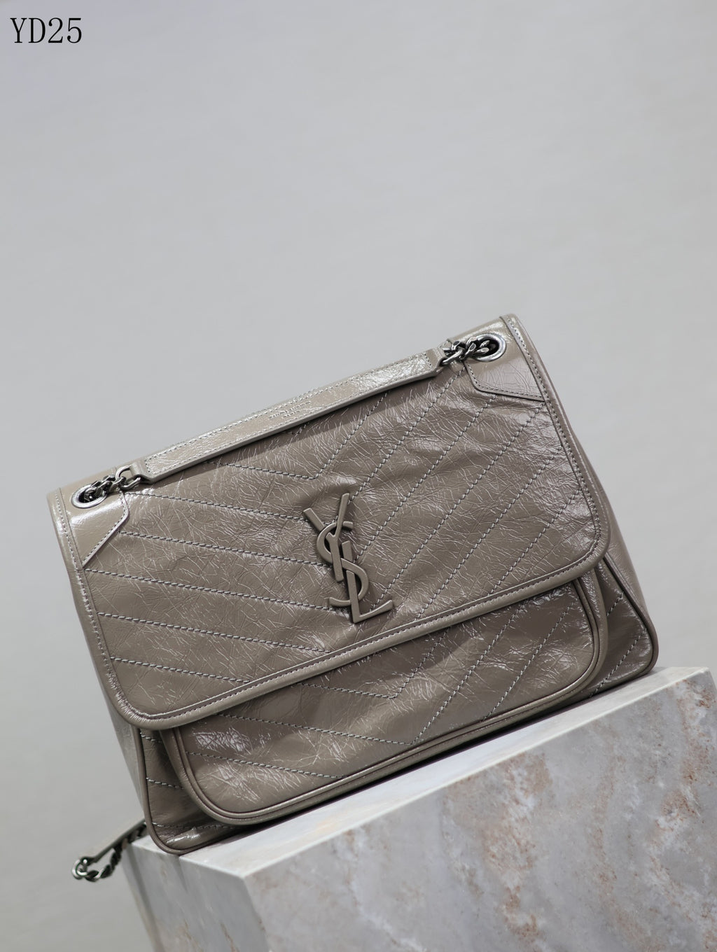 Niki Medium Leather Shoulder Bag