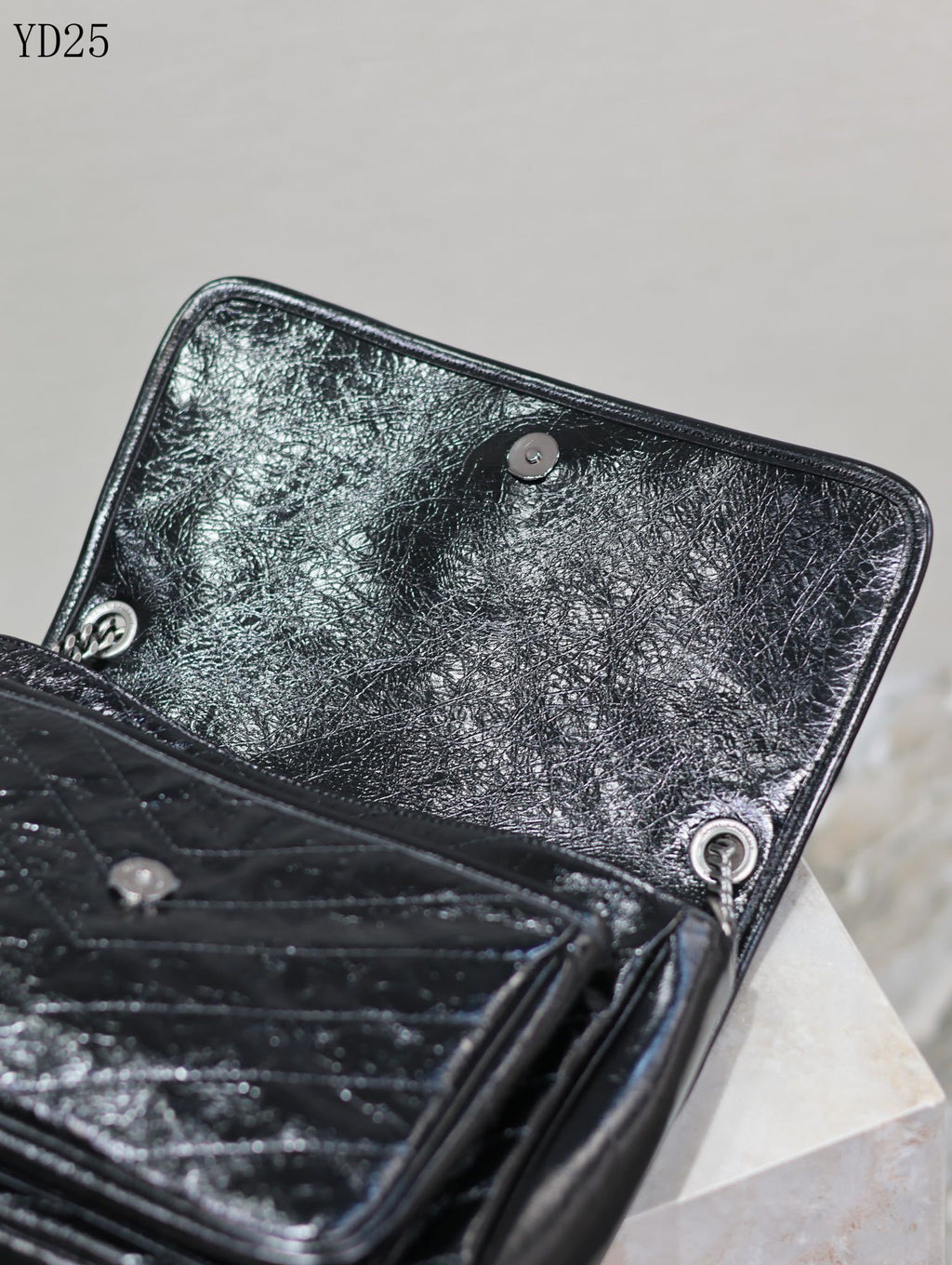 Niki Medium Leather Shoulder Bag