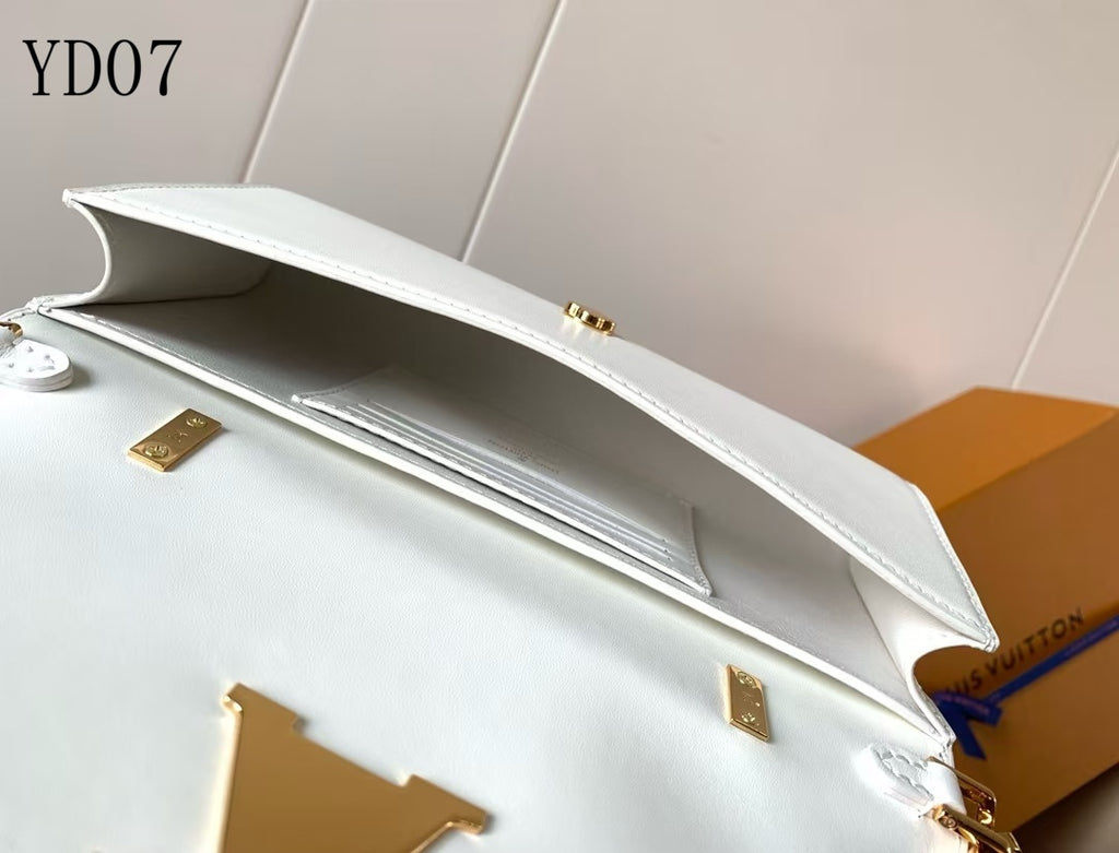 Capucines Wallet on Chain Bag