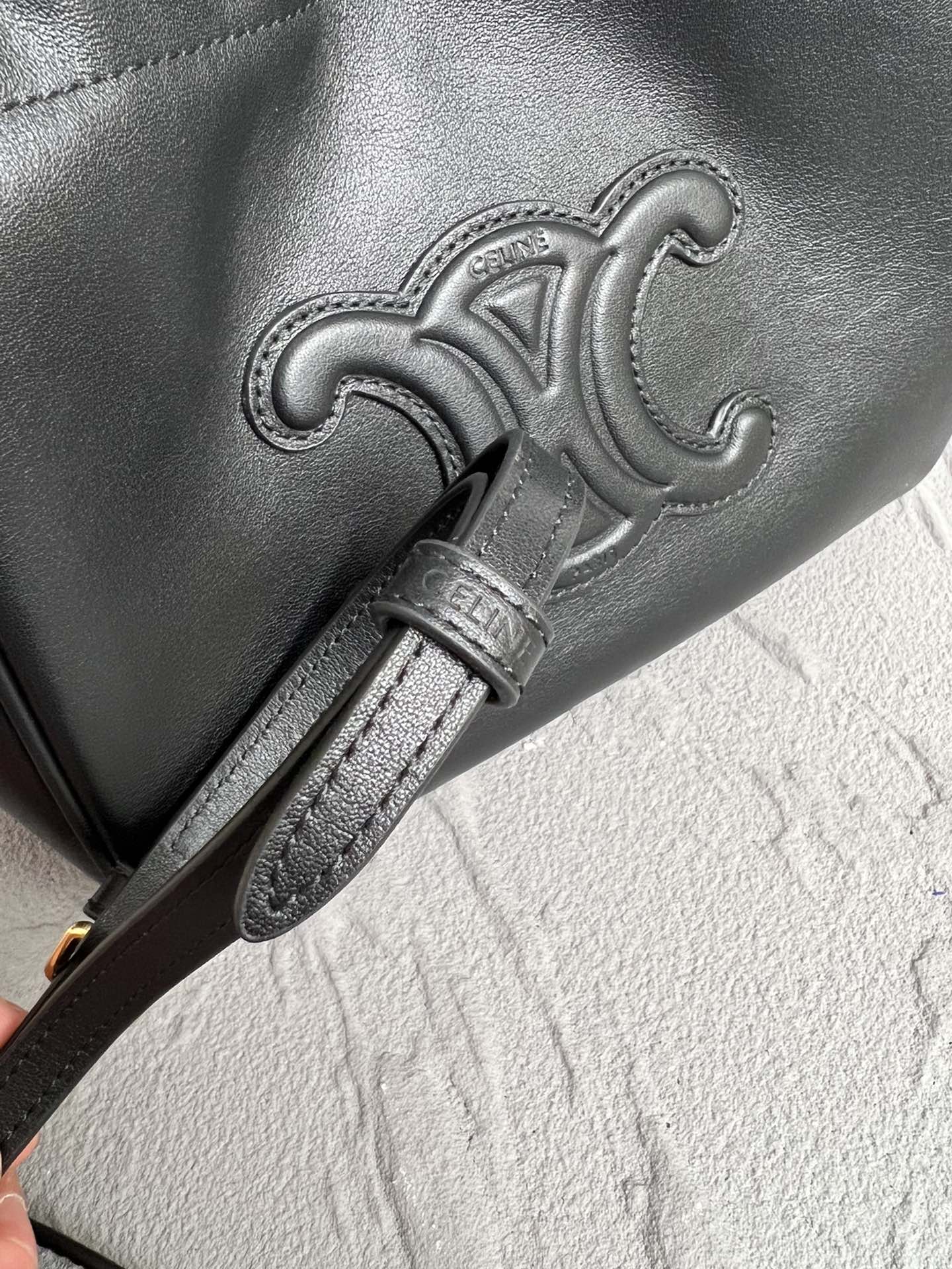 Mini Cuir Cabas Leather Drawstring Bag