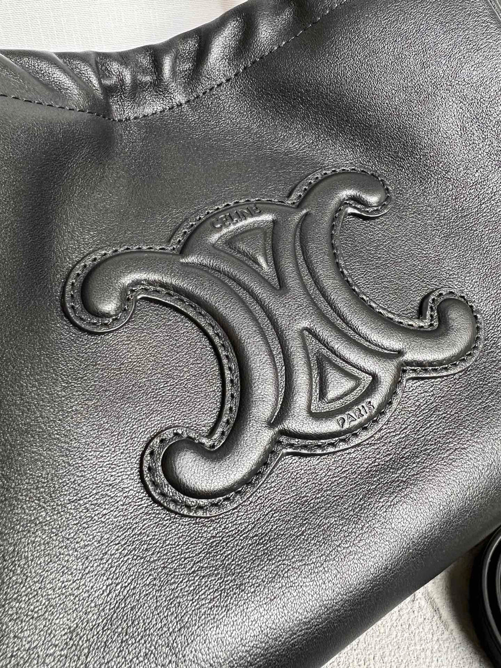 Mini Cuir Cabas Leather Drawstring Bag