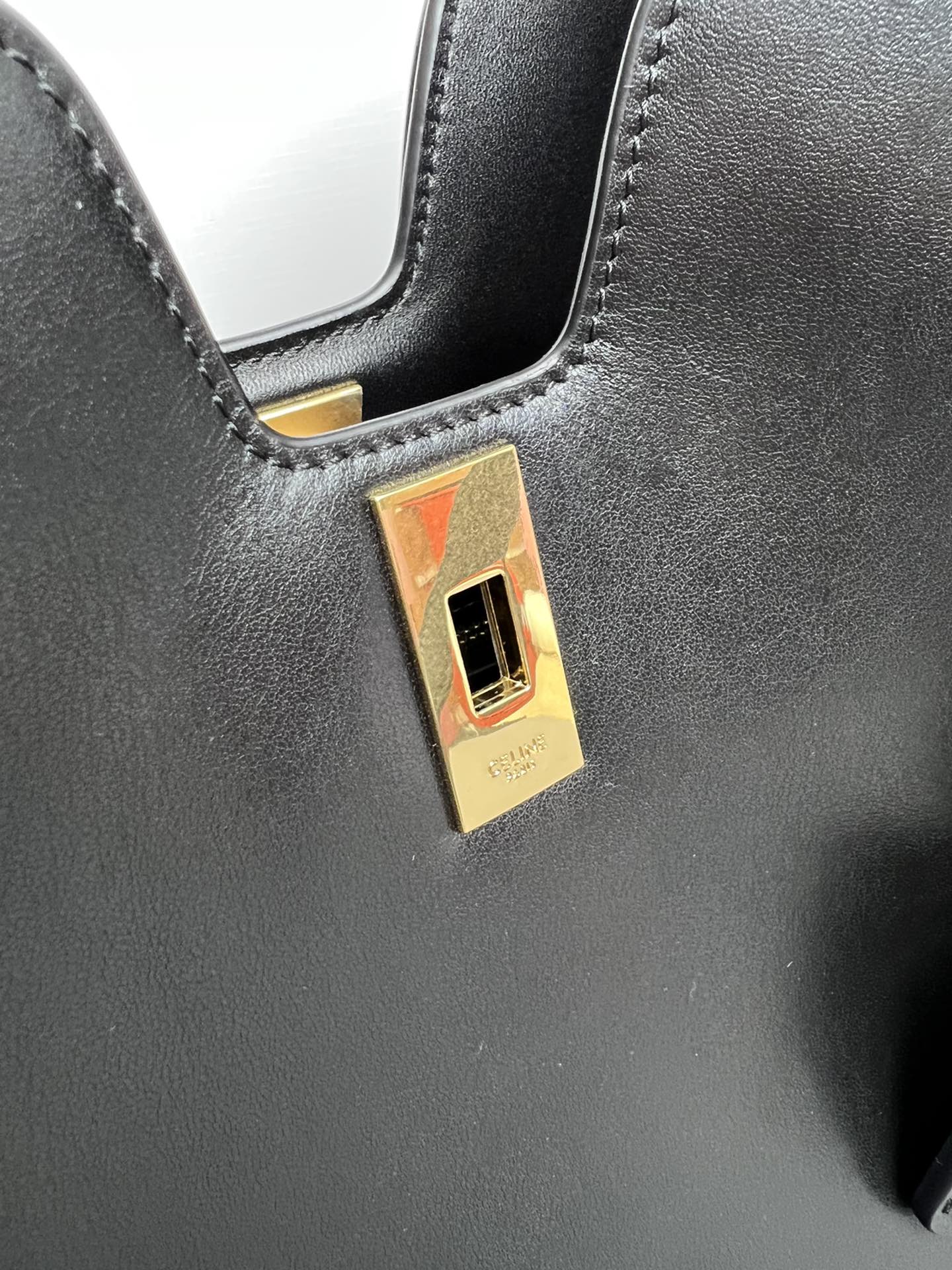 Cabas 16 Structured Cowhide Leather Tote Bag