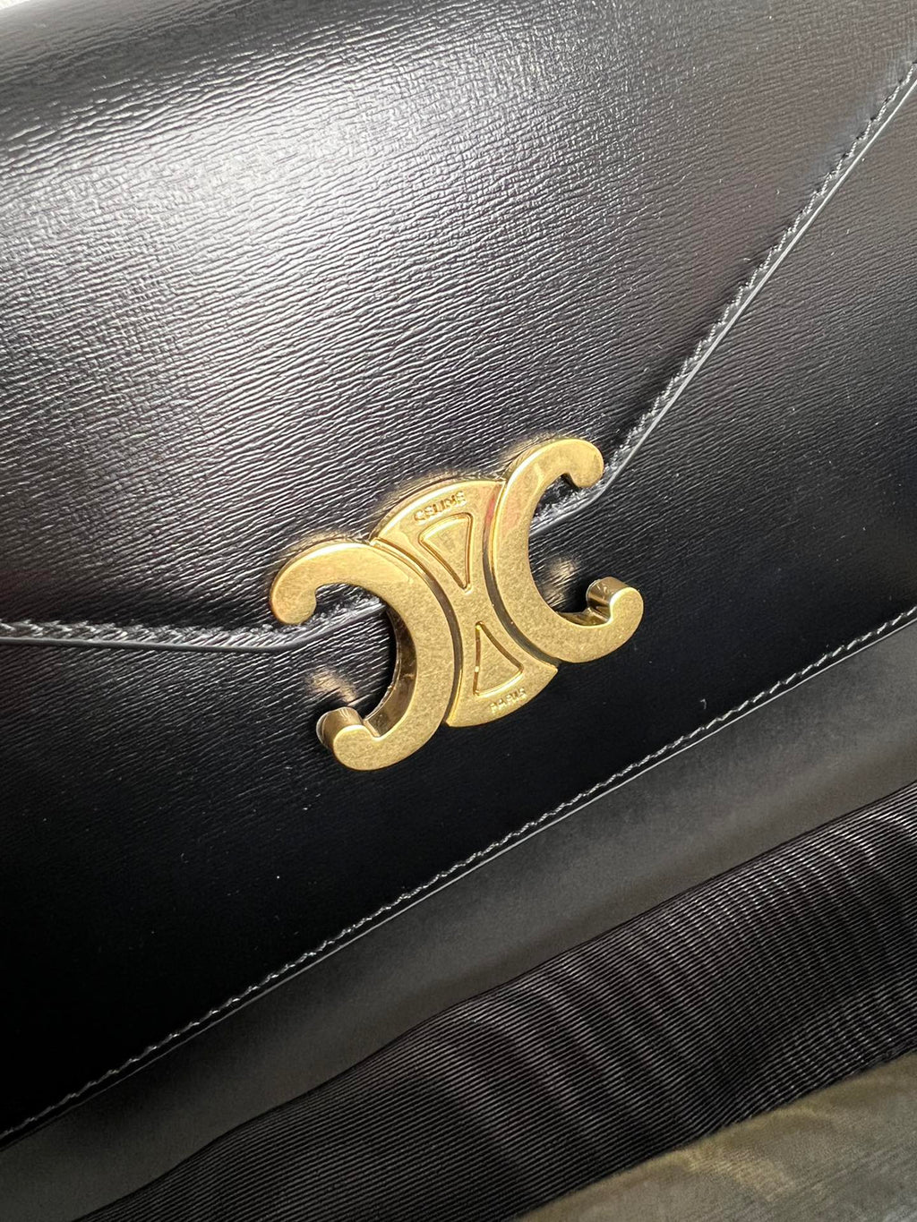 Triomphe Glossy Cowhide Leather Chain Wallet