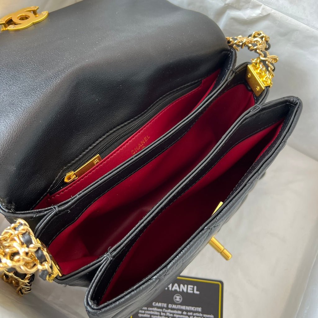 23 Quilted Chain Underarm Bag