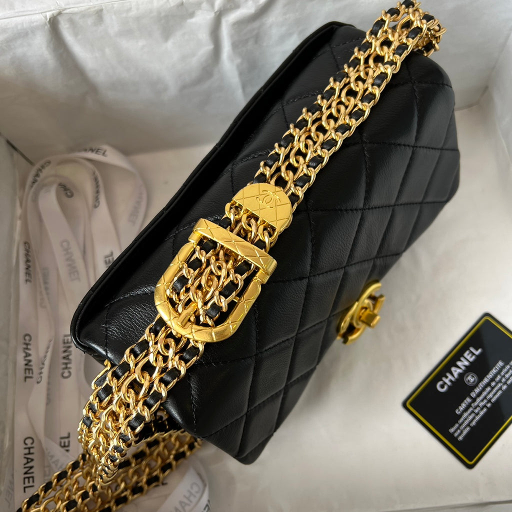 23 Quilted Chain Underarm Bag